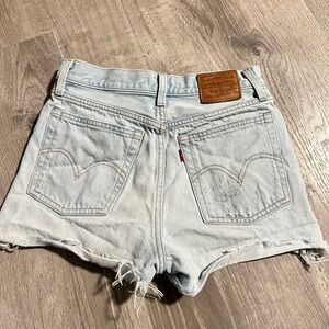 Levi’s Button-Fly Distressed Cutoff Denim Shorts Womens Size w26